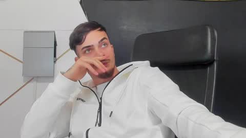 BrandonTateX online show from April 1, 8:04 am