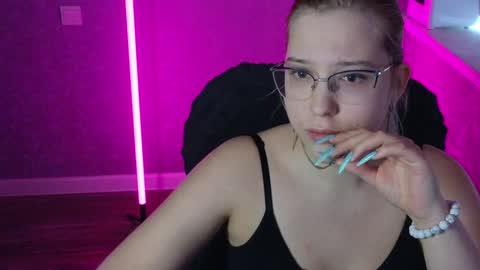 Snapshot of brandy__stars chatting on February 2, 6:14 am Belle  online show from February 2, 6:14 am