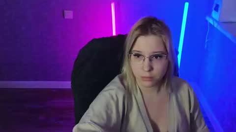 Snapshot of brandy__stars chatting on February 13, 6:09 am Belle  online show from February 13, 6:09 am