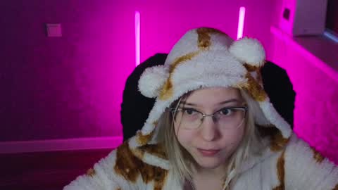 Snapshot of brandy__stars chatting on February 6, 2:00 am Belle  online show from February 6, 2:00 am