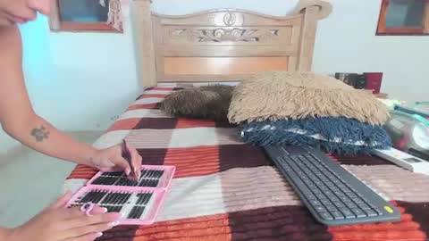bratz_glloe online show from July 7, 6:47 am