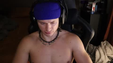 brentonverde online show from December 18, 11:00 pm