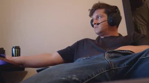 brian7891012 online show from April 10, 8:35 pm