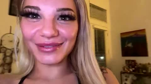 britneycherry08 online show from April 11, 7:56 am