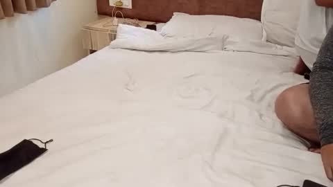 Chocolate couple online show from January 11, 8:42 am