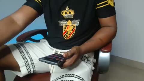 brown_king_00 online show from November 11, 12:40 pm