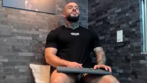 brucedallas online show from June 25, 5:12 am