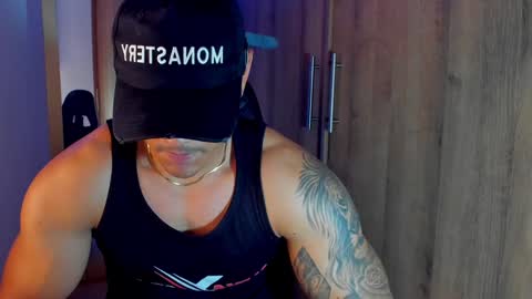 Snapshot of bryan_boy_ chatting on December 7, 12:14 am bryan online show from December 7, 12:14 am