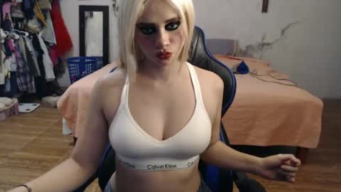 Isabella but call me isa  online show from June 23, 4:42 am