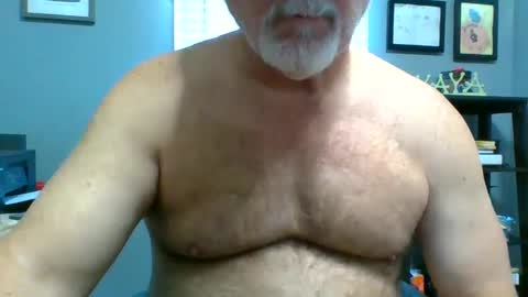 Snapshot of budlgt12 chatting on December 7, 6:21 pm I love when others make me jack off for them online show from December 7, 6:21 pm