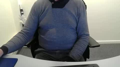 Snapshot of buggemann chatting on October 14, 4:26 am buggemann online show from October 14, 4:26 am