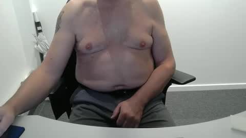 Snapshot of buggemann chatting on September 24, 3:13 am buggemann online show from September 24, 3:13 am
