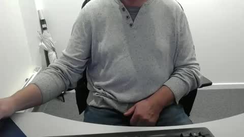 Snapshot of buggemann chatting on October 9, 3:23 am buggemann online show from October 9, 3:23 am