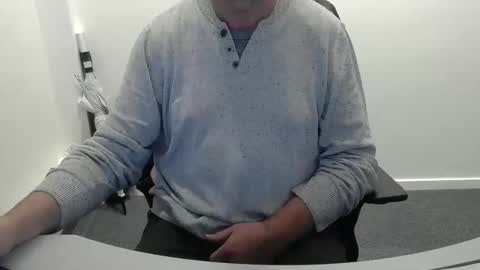 Snapshot of buggemann chatting on October 21, 2:27 am buggemann online show from October 21, 2:27 am