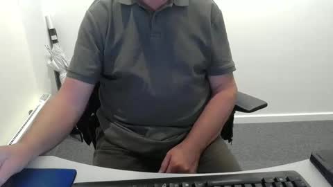 Snapshot of buggemann chatting on September 22, 3:10 am buggemann online show from September 22, 3:10 am