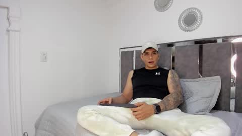 Snapshot of bullgblack chatting on October 25, 11:42 am Max online show from October 25, 11:42 am