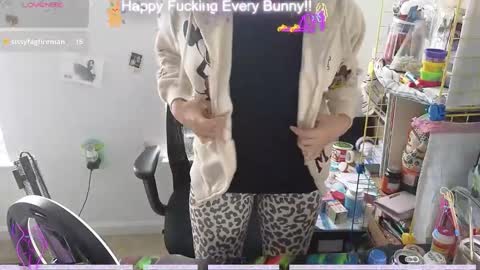 Snapshot of bunnycheekz chatting on December 3, 5:17 pm Tokki  bunny  online show from December 3, 5:17 pm