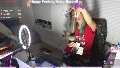 Snapshot of bunnycheekz chatting on December 1, 11:18 pm Tokki  bunny  online show from December 1, 11:18 pm