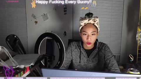 Snapshot of bunnycheekz chatting on December 8, 12:35 am Tokki  bunny  online show from December 8, 12:35 am