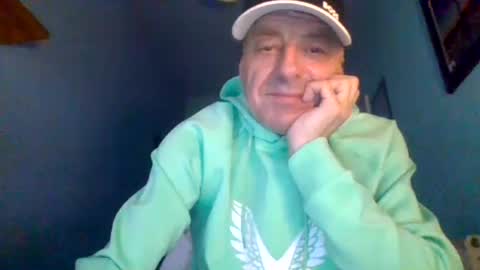 burnleyguy1977 online show from July 28, 12:19 am