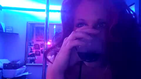 busybee83 online show from February 3, 12:03 pm