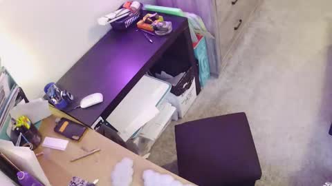 busybee83 online show from December 2, 7:01 pm