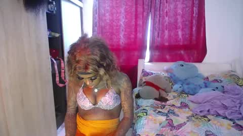 butterfly_rouse online show from February 13, 12:30 pm