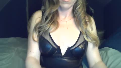 butterkisses472 online show from June 13, 6:13 am