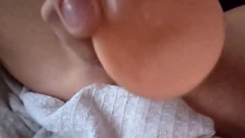 butttpeachy online show from November 18, 3:04 pm