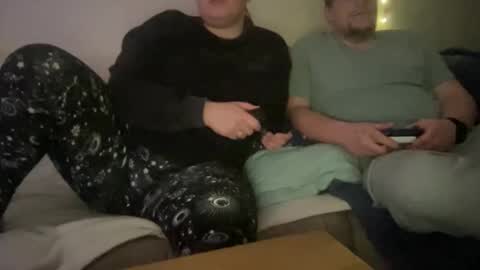 buzzndizzy online show from December 18, 12:50 am