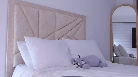    online show from March 7, 11:49 pm