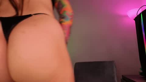         MON - FRI 7  pm - 12 am  online show from April 19, 11:18 pm