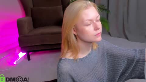 Snapshot of callista_a chatting on October 20, 11:26 am Robin online show from October 20, 11:26 am