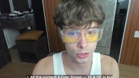 Hey I am Calvin  online show from June 8, 5:14 pm