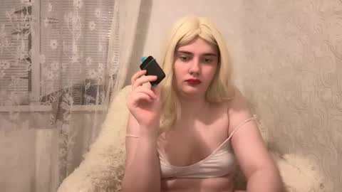 Snapshot of camgirl_xx chatting on December 2, 8:50 pm Marta online show from December 2, 8:50 pm