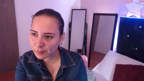 camila online show from November 19, 7:01 pm