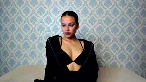 camilla_williamsss online show from October 11, 1:05 pm