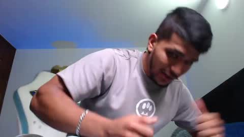 camilo_contre21 online show from June 16, 8:46 pm
