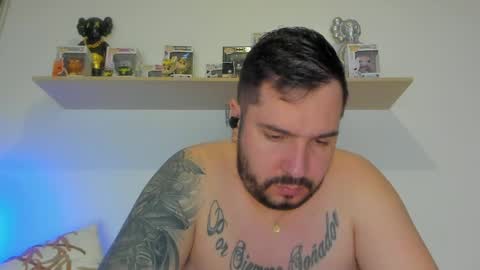 camilo_restrepo21 online show from April 5, 12:07 am