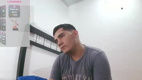 Camilowhite  online show from December 13, 8:04 pm