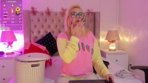 Candie  online show from February 25, 12:09 pm