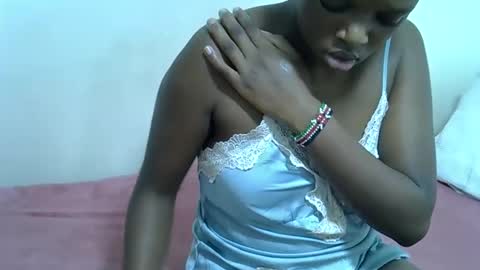 candiemaya online show from November 10, 8:06 am