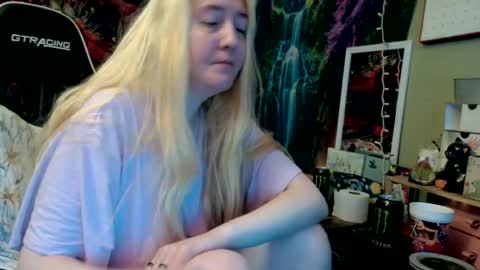 Candi online show from July 10, 3:17 pm