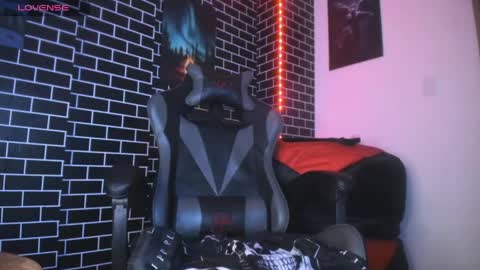 candresruiz online show from April 16, 11:10 am