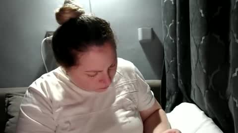 Laura online show from November 30, 12:40 am