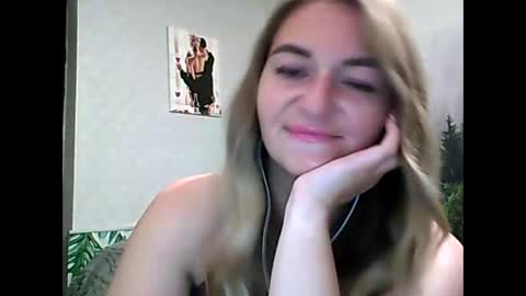 Daisy online show from September 9, 9:15 pm