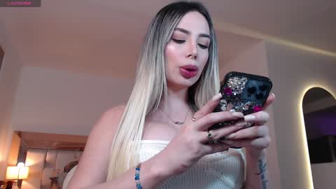 Snapshot of candyshe chatting on January 10, 3:39 am Shenoa Jimenez online show from January 10, 3:39 am