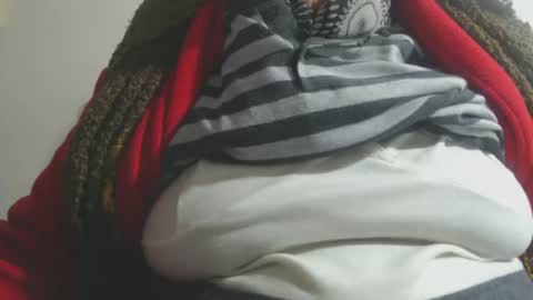 Snapshot of capitanfuturo44 chatting on February 10, 4:58 pm Cinzia ex regina online show from February 10, 4:58 pm