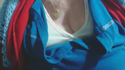 Snapshot of capitanfuturo44 chatting on October 10, 2:56 pm Cinzia ex regina online show from October 10, 2:56 pm