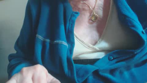 Snapshot of capitanfuturo44 chatting on September 29, 1:32 pm Cinzia ex regina online show from September 29, 1:32 pm